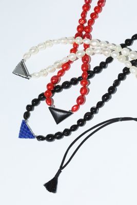 Ｔｒｉａｎｇｌｅ　ｐｅａｒｌ　ｎｅｃｋｌａｃｅ　ＴＺ２５１－ＡＫ９６５
