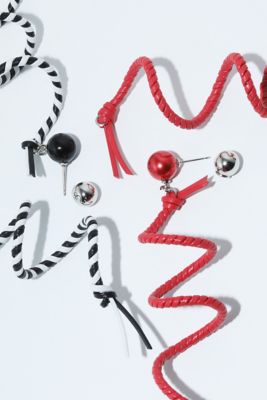 Motif pierced earrings TZ251