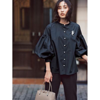 袖ボリュームパールブラウス V51M004 | THREE SQUARE (Women  