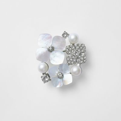 ＜VENDOME BOUTIQUE (Women)＞淡水パール　シェルフラワー　ブローチ　ＶＢＭＶ３０７１　ＵＷ