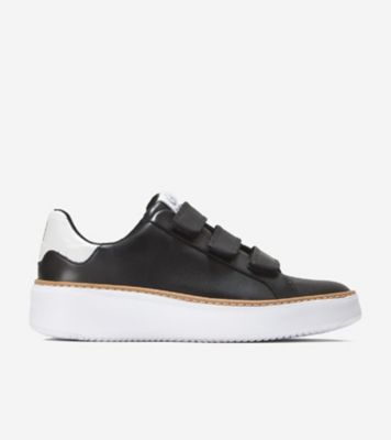 ＜COLE HAAN (Women)＞グランドプロ　トップスピン　トリプルストラップ　スニーカー