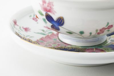 染錦絢爛草花絵 紅茶碗皿 | 深川製磁/フカガワセイジ | 三越