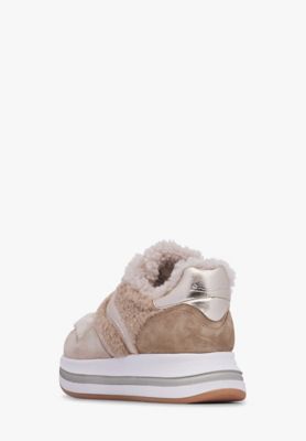 スニーカー　ＭＥＬＡＮＹ　ＦＵＲ