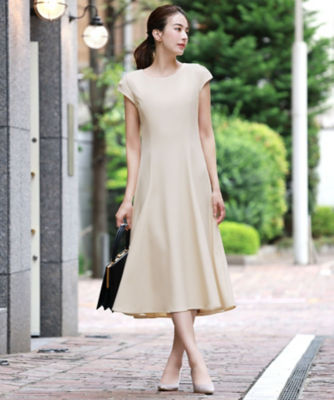 バイカラーラインノーカラージャケット・フレアワンピースの2点  