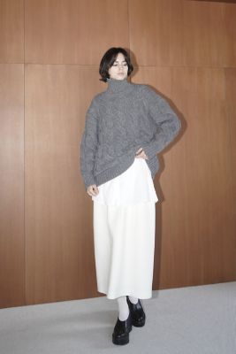 ＢＩＧ　ＣＡＢＬＥ　ＯＶＥＲ　ＫＮＩＴ　ＴＯＰＳ
